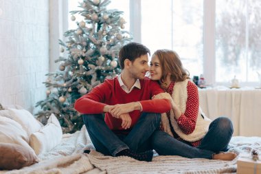 mutlu çift birbirlerine zevk