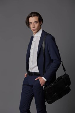 İşadamı portre giyen trendy elbise
