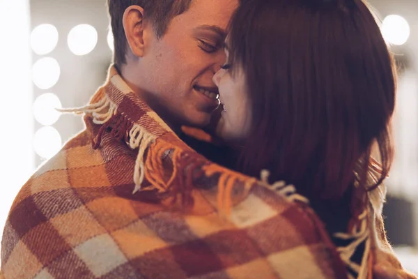 Feliz hermosa pareja — Foto de Stock