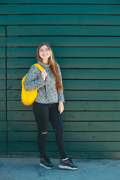 Estudante universitário feliz, Adolescente, Hipster . — Fotografia de Stock