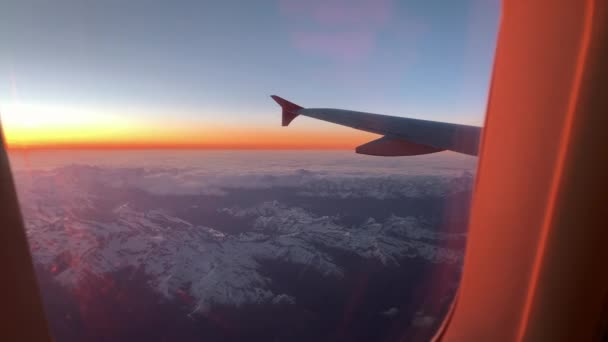 Voando sobre os Alpes — Vídeo de Stock