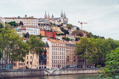 Lyon, Fransa - 10 Mayıs 2019. Saone nehrinden Lyon şehir manzarası