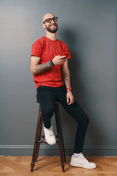 Handsome Hairless Caucasian Man Beard Glasses Red Shirt Texting While — Stock Photo, Image