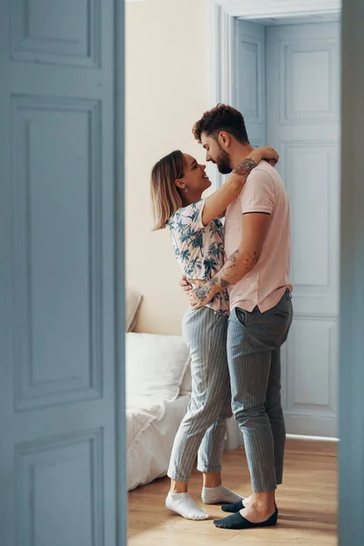 Profile View Loving Young Couple Hugging While Standing Bedroom View — Stock Photo, Image