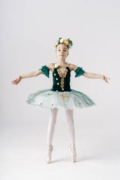 Bela Bailarina Menina Pré Adolescente Vestindo Vestido Princesa Primavera Verão — Fotografia de Stock