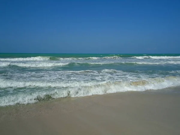 Golfo Pérsico hermoso mar en Dubai —  Fotos de Stock