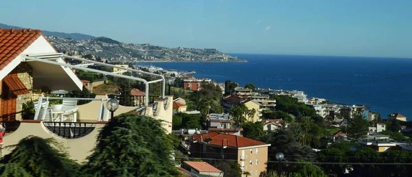 Балкон з видом на море в Сан-Ремо — стокове фото