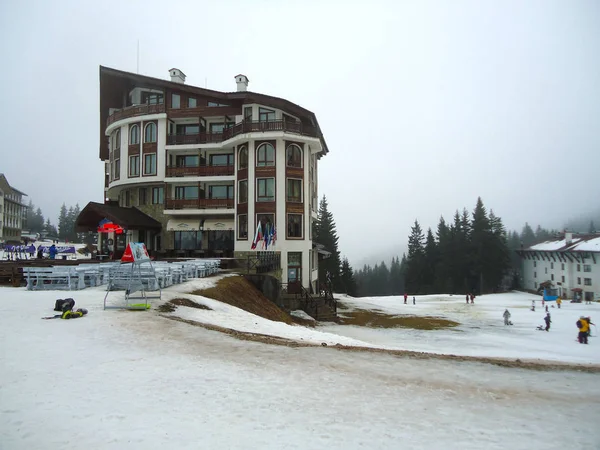 酒店在滑雪胜地在保加利亚山区 Pamporovo 免版税图库图片