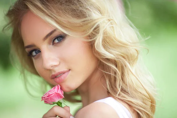 Beautiful romantic girl — Stock Photo, Image