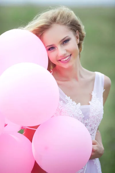 Belle fille avec des ballons — Photo