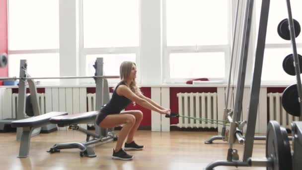 Beautiful slender girl in a squat workout — Stock Video