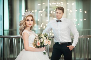 Güzel genç yeni evliler