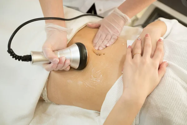 Massage in het kabinet van cosmetologie — Stockfoto