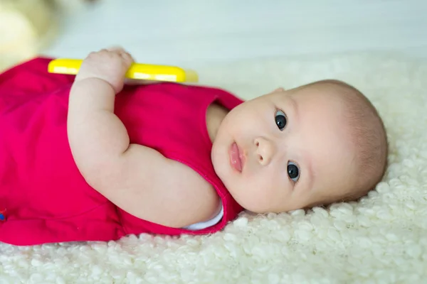 Pequena menina surpreso — Fotografia de Stock