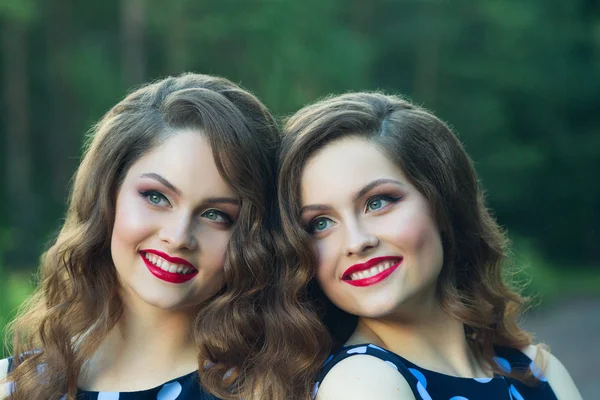 Two beautiful smiling girl sisters — Stock Photo, Image