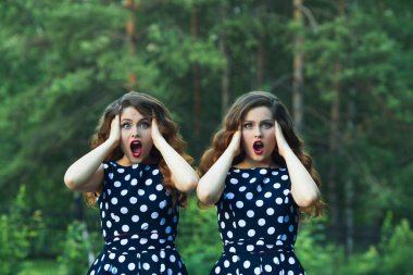 İki güzel kız kız