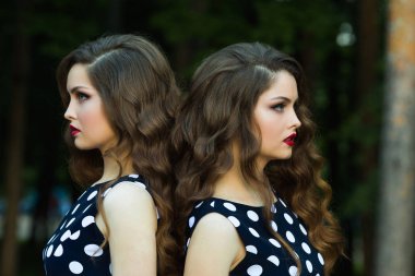 İki güzel kız kız