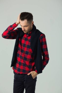 yakışıklı genç bir adam