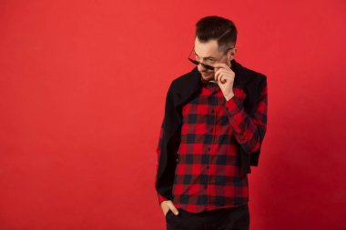 şık genç bir adam portresi