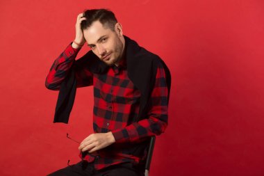 şık genç bir adam portresi