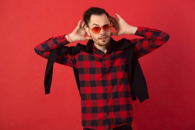 şık genç bir adam portresi