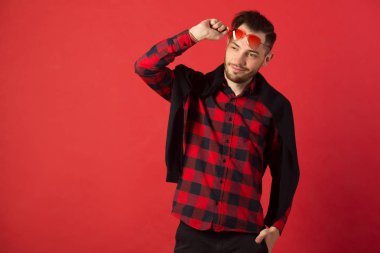 şık genç bir adam portresi 