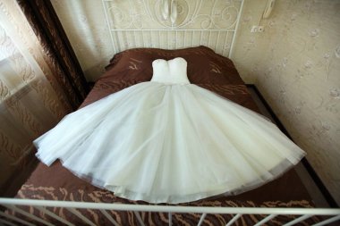 yemyeşil gelin gelinlik