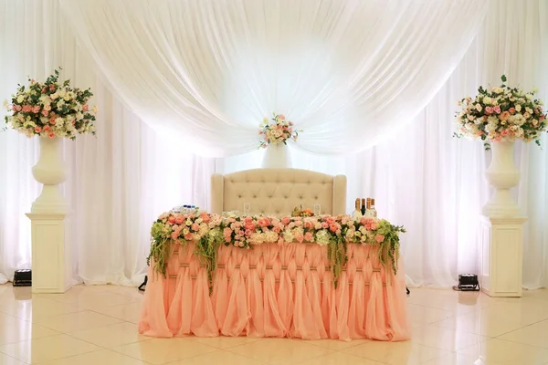 Hermosa decoración de la boda festiva brillante — Foto de Stock