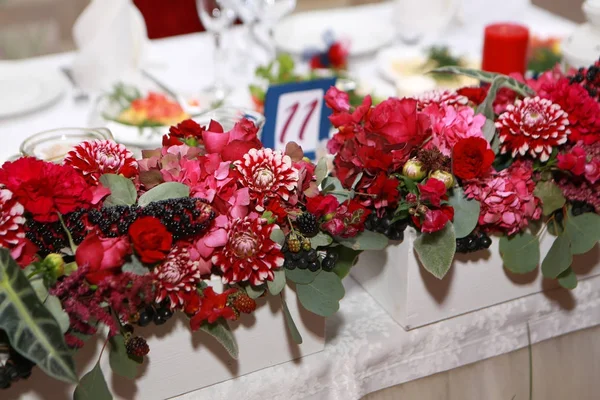 Hermosa decoración de la boda festiva brillante — Foto de Stock