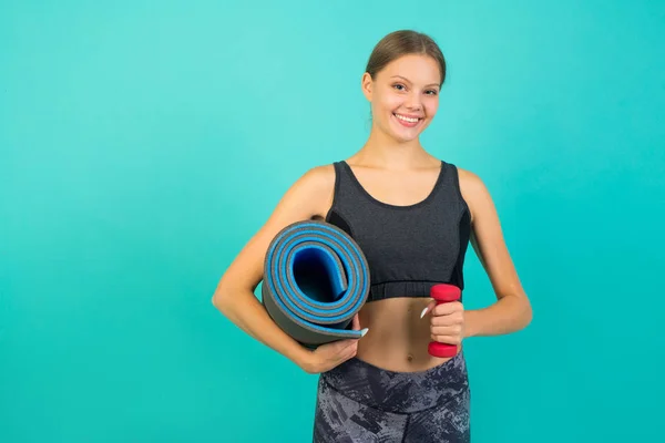 Hermosa Joven Delgada Mujer Ropa Deportiva Sobre Fondo Verde — Foto de Stock