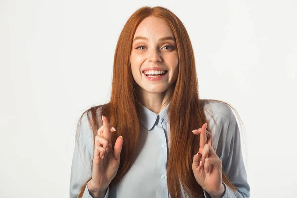 Mooie Jonge Vrouw Met Rood Haar Een Witte Achtergrond — Stockfoto