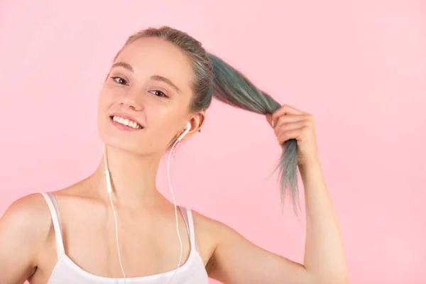 Beautiful Young Slim Woman Sportswear Pink Background Listens Music — Stock Photo, Image