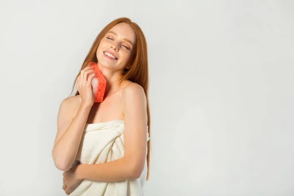 Beautiful Young Woman White Towel Sponge — Stock Photo, Image