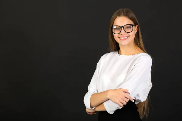 Hermosa Joven Gafas Sobre Fondo Negro — Foto de Stock