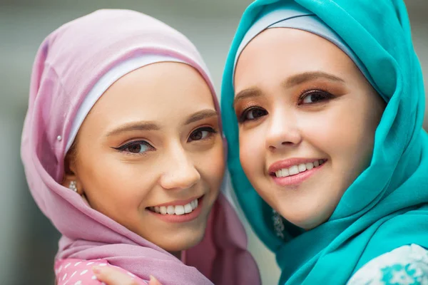 Two Beautiful Young Women Muslim Dresses — Stock Photo, Image