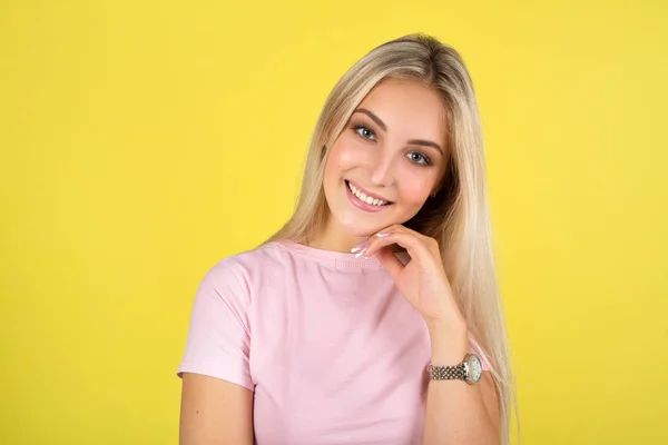 Beautiful Young Woman Pink Shirt Yellow Background — ストック写真