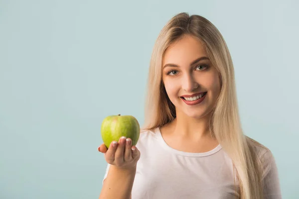 Beautiful Young Woman Green Apple Her Hands Blue Background — Stock Photo, Image