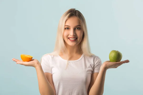 Beautiful Young Woman Green Apple Orange Hands Blue Background — Stock Photo, Image
