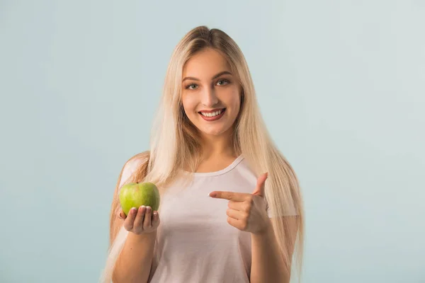 Beautiful Young Woman Green Apple Her Hands Blue Background — Stock Photo, Image