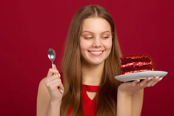 Beautiful Young Woman Her Hair Red Background Cake — Stock Photo, Image