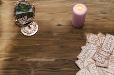 Tarot kartları kopya alanı ahşap tablo.