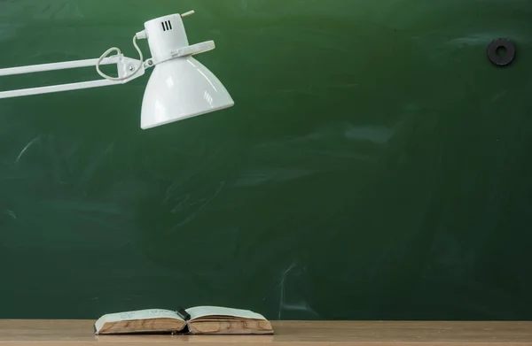 Leraar Student Ingenieur Bureau Tabel Opleiding Onderwijs Concept Boek Lamp — Stockfoto