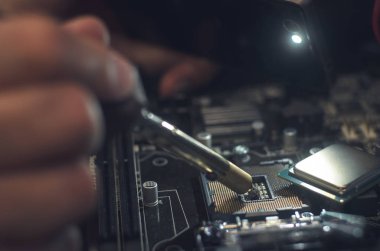  Bilgisayar işlemcisi. Teknisyen Cpu soket ile çalışır.