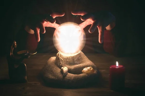 Bola Cristal Cartomante Mãos Conceito Adivinhação Sessão Espiritual Leitura Futura — Fotografia de Stock