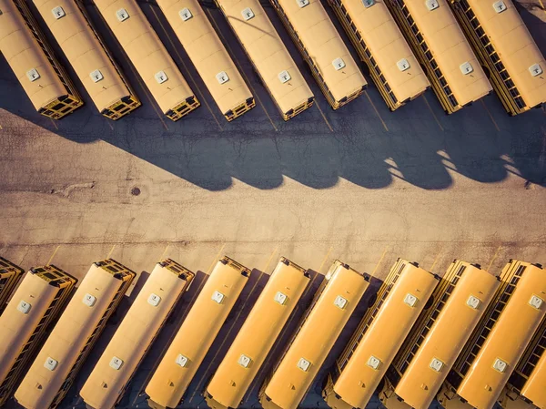 Escola Amarelo Autocarros vista aérea superior — Fotografia de Stock