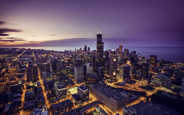 黄昏的芝加哥天际鸟瞰图 — 图库照片