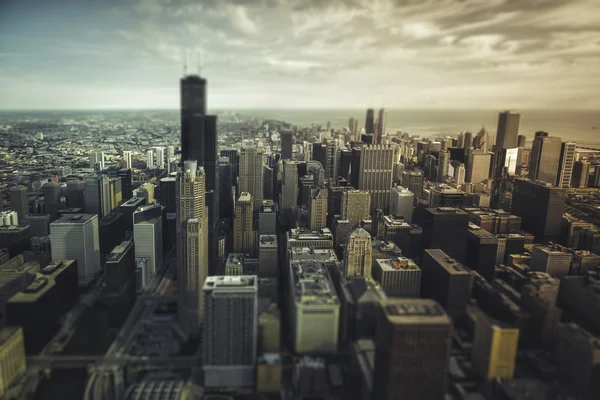 Tilt shift etkisi ile Chicago Downtown - havadan görünümü — Stok fotoğraf
