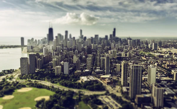 Şehir merkezindeki gökdelenler ile Chicago manzarası havadan görünümü — Stok fotoğraf