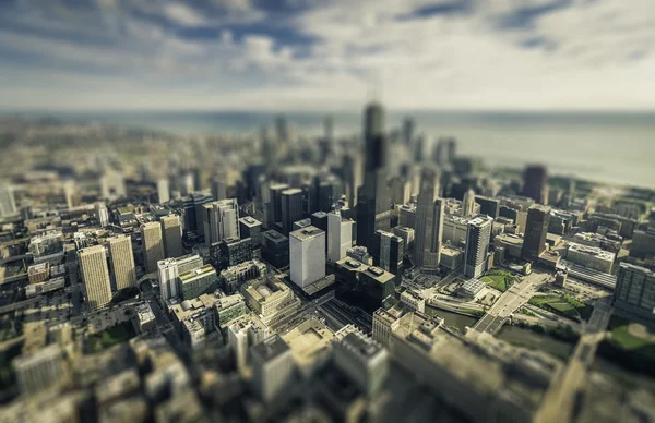 Chicago downtown skyskrapor Flygfoto. Tilt shift effekt — Stockfoto