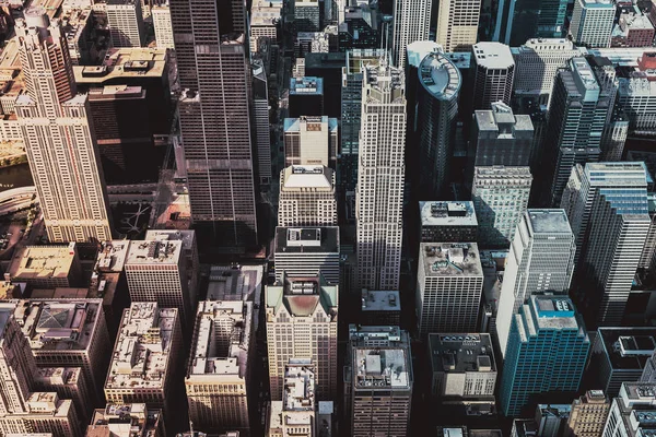 빈티지 색상으로 시내 고층 빌딩 — 스톡 사진